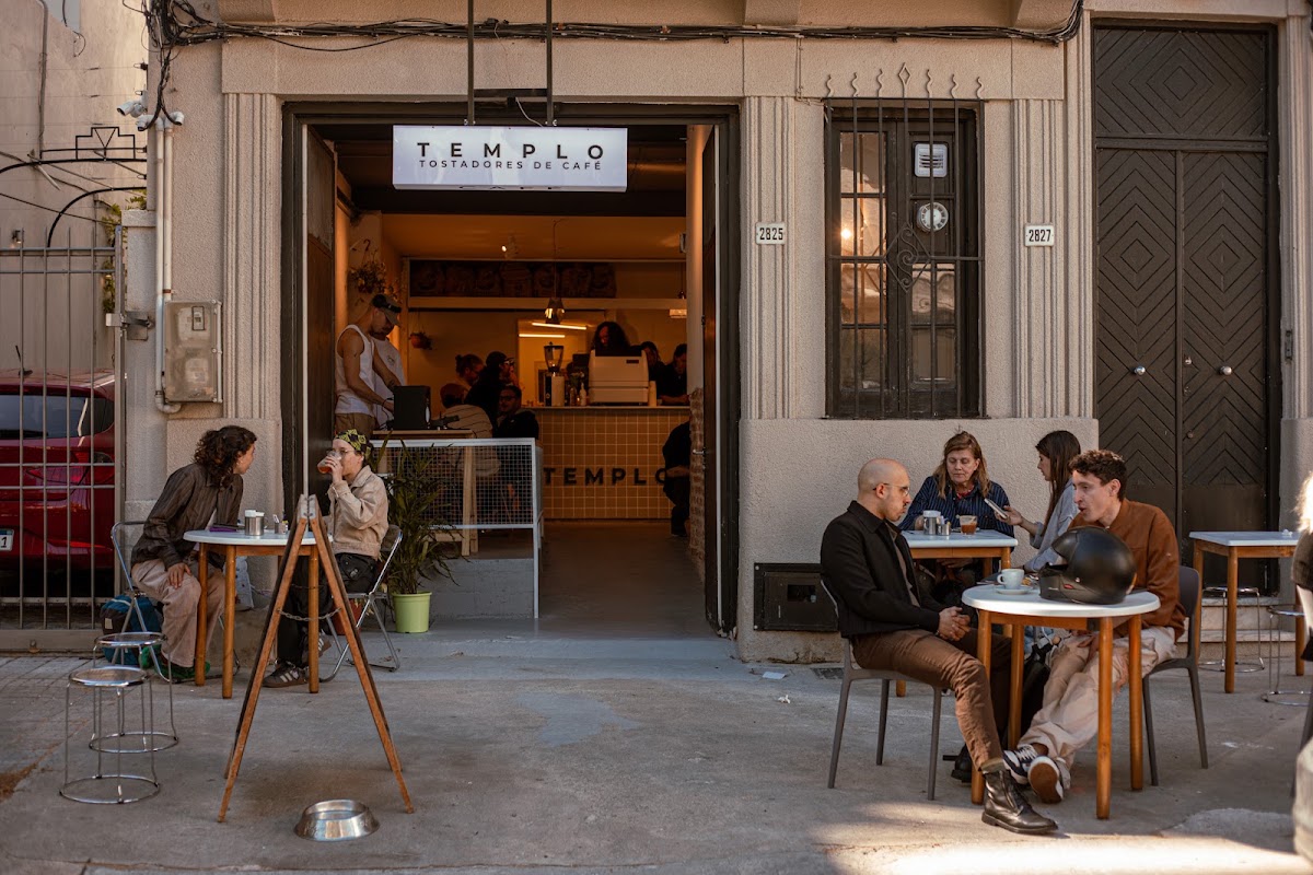 Fachada de Templo, tostadores de café en Charrúa 2825, Montevideo