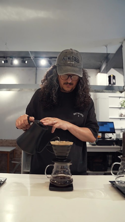 Preparación de café Pacamara por V60 en Templo